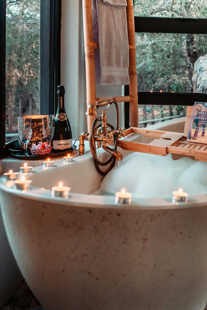 Romantic Getaway Kruger with Candles and Bubble Bath